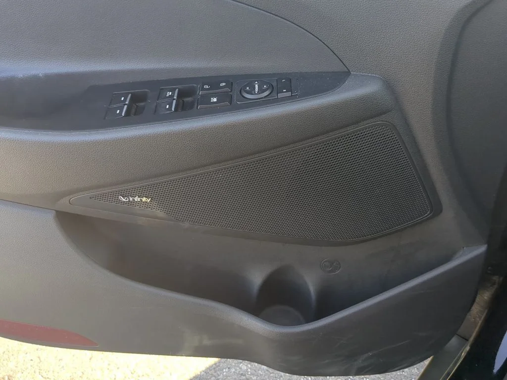 Used 2020 Black Hyundai Limited image 25