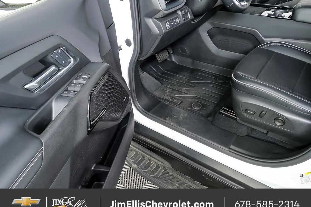 2025 Chevrolet Silverado EV LT - Photo 8
