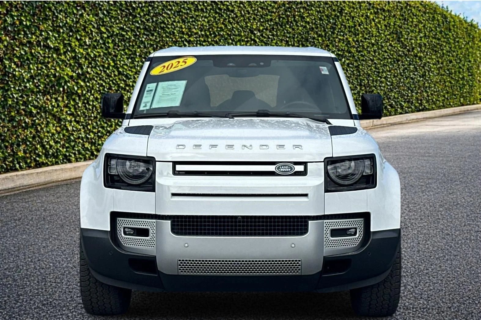 Used 2025  Land Rover S image 9