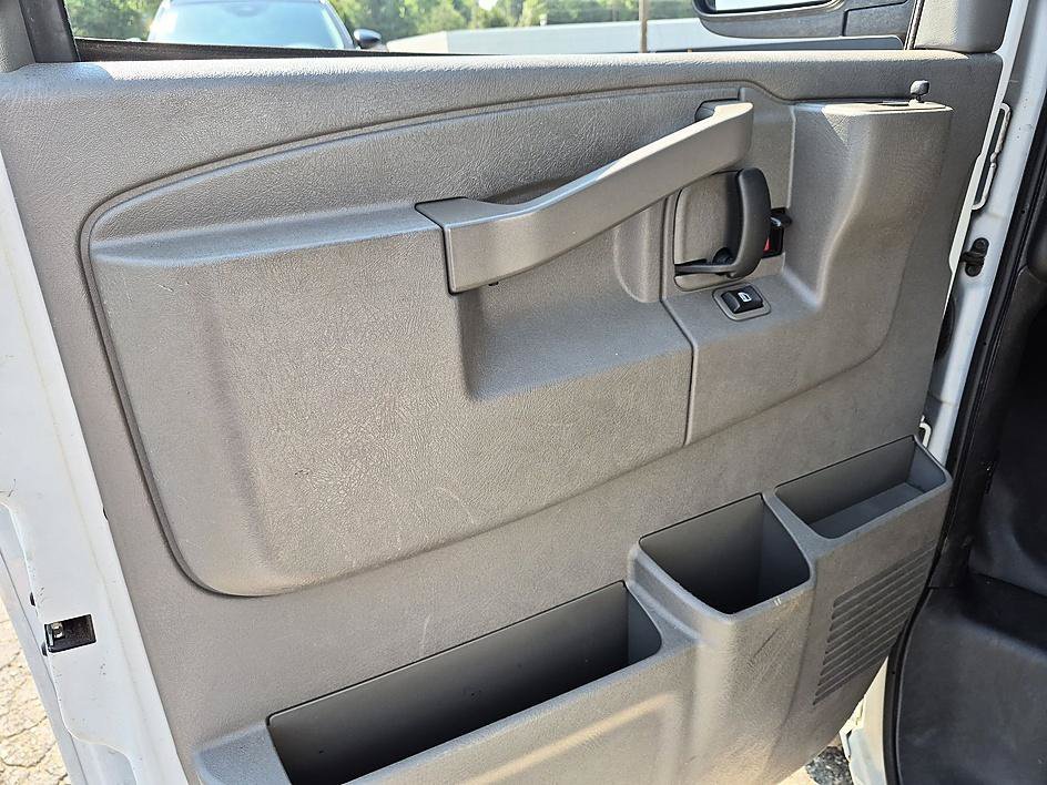 Used 2019 Summit White Chevrolet Work Van image 12