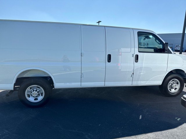 2025 Chevrolet Express Cargo Work Van - Photo 10