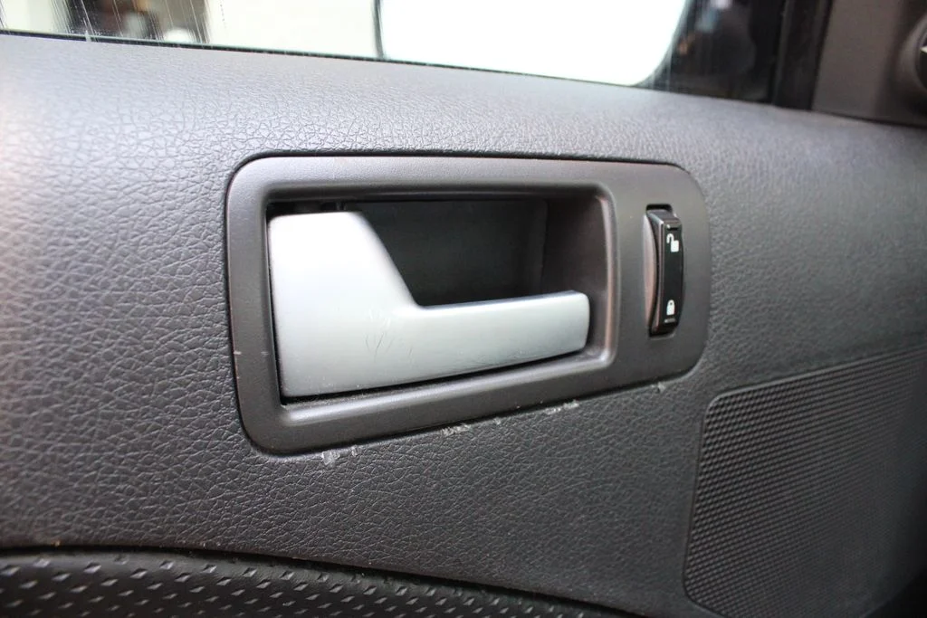 Used 2007 Orange Ford  image 5