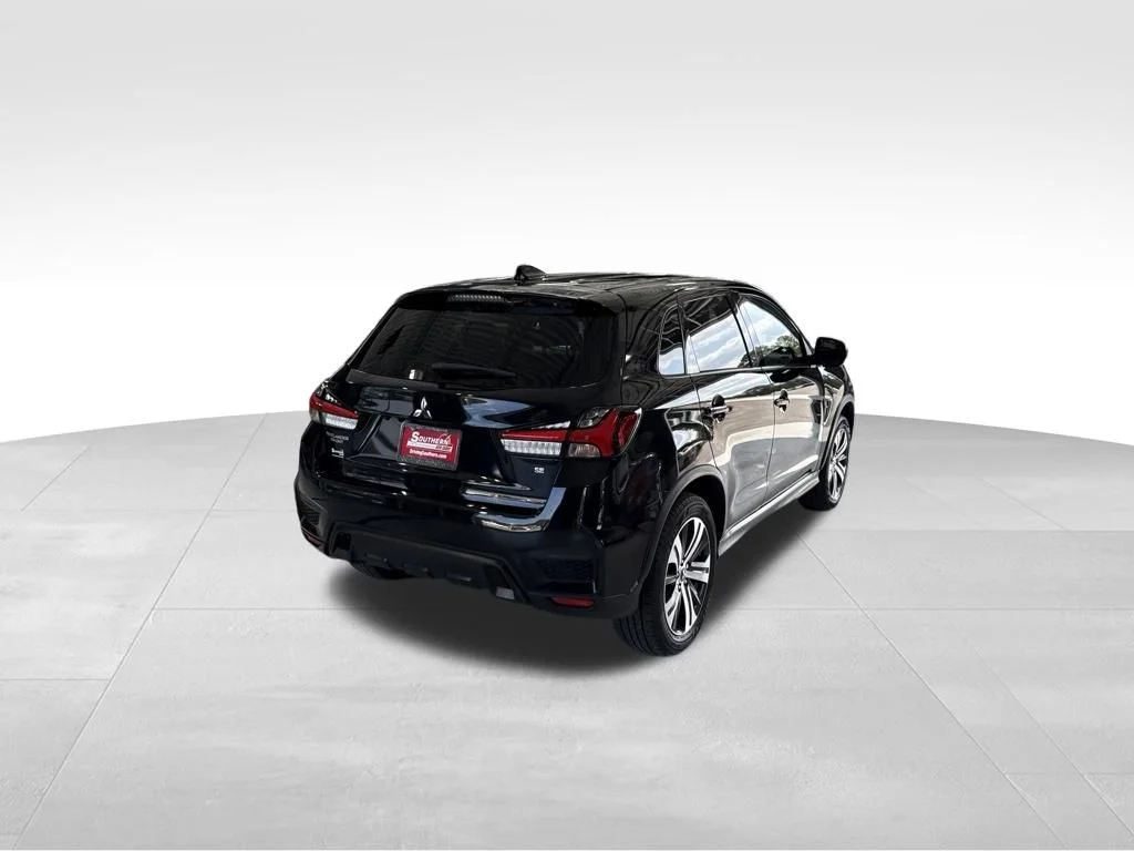 Used 2022 Black Mitsubishi 2.0 SE image 5