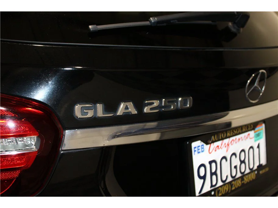 Used 2019 Black Mercedes-Benz GLA 250 image 17