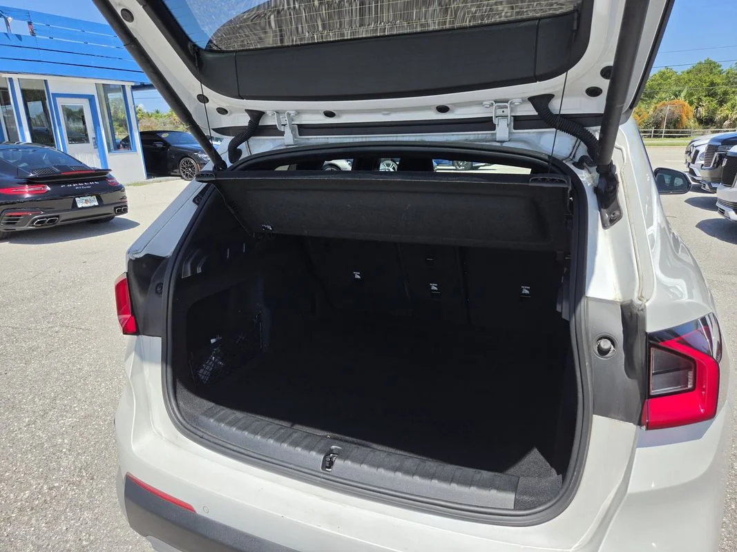 Used 2023  BMW xDrive28i image 24