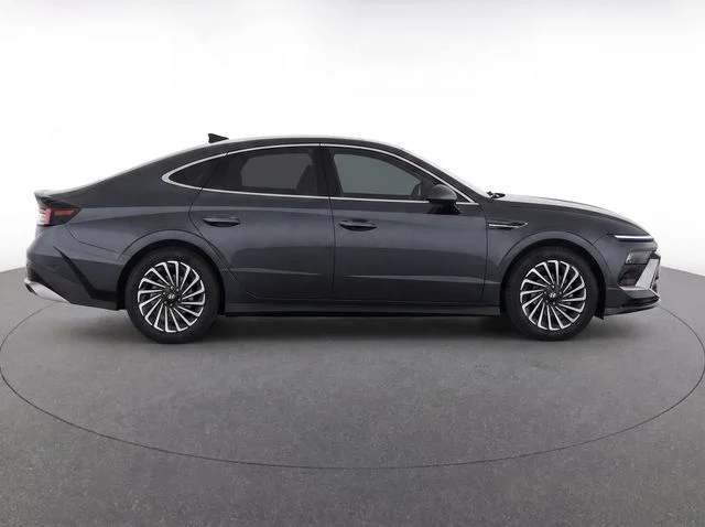 Used 2025 Gray Hyundai Limited image 4