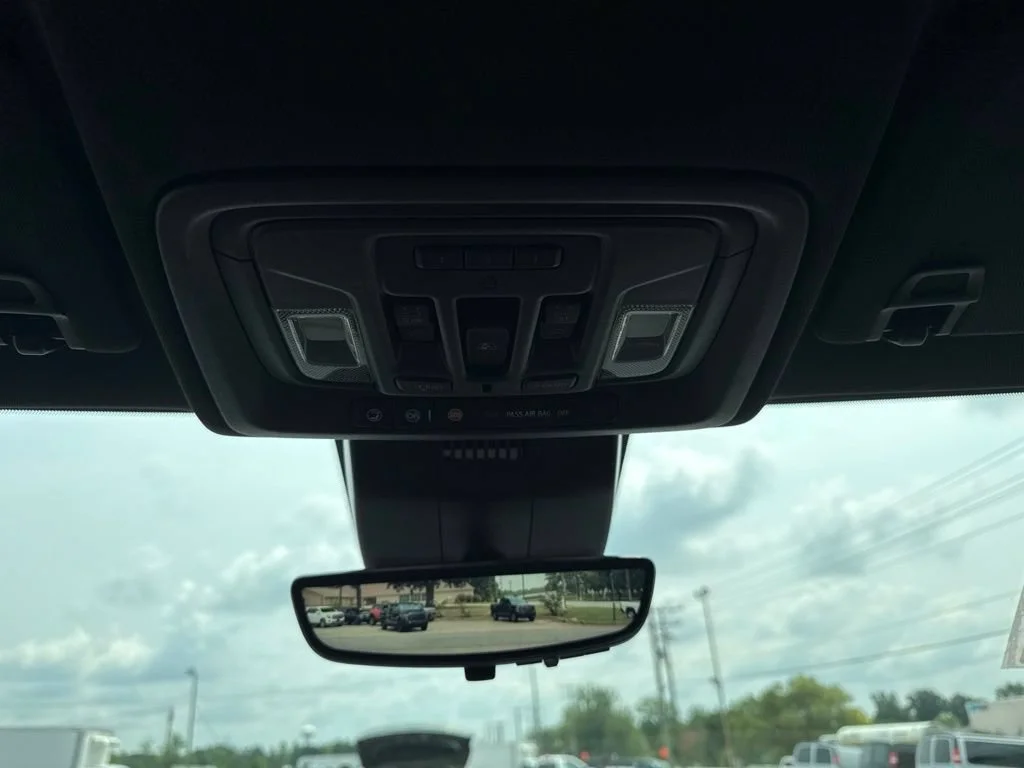 Used 2025 Summit White GMC AT4 image 26