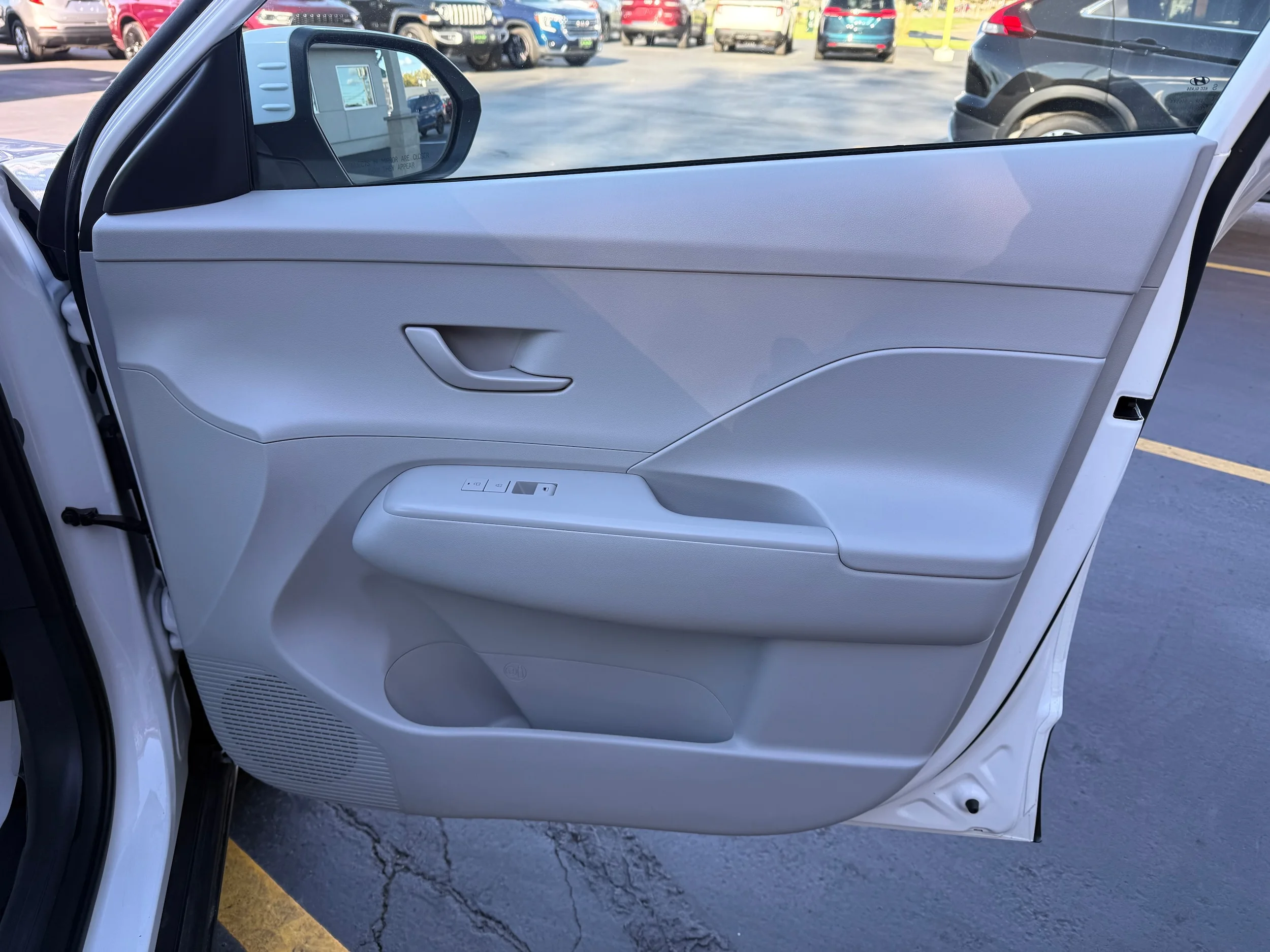 Used 2025 Atlas White Hyundai SEL image 25