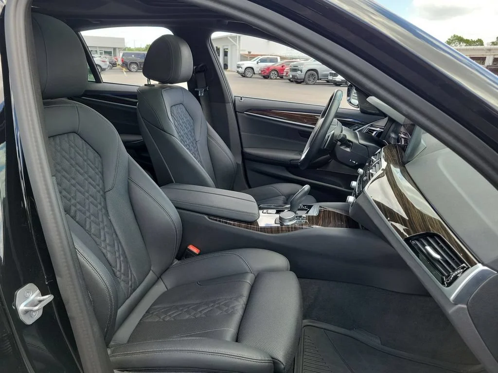 Used 2023 Black BMW i image 28