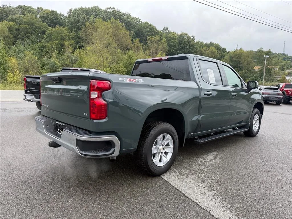 Used 2026  CHEVROLET RST image 4