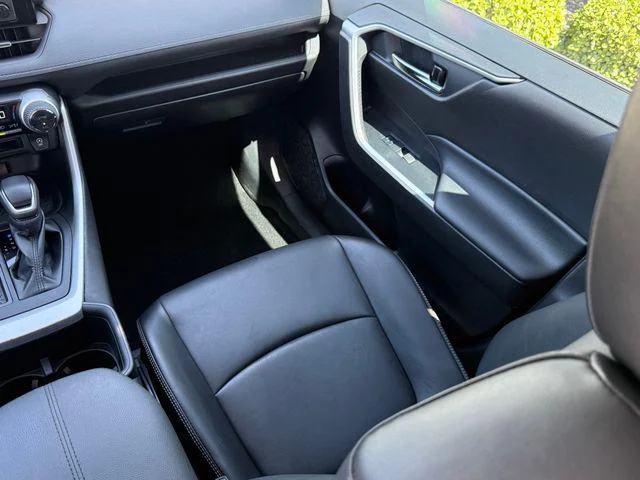 Certified Used 2022 SILVER SKY METALLIC Toyota XLE Premium image 28