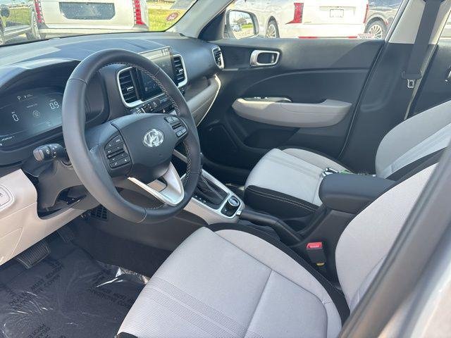 New 2026 Shimmering Silver Hyundai SEL image 50