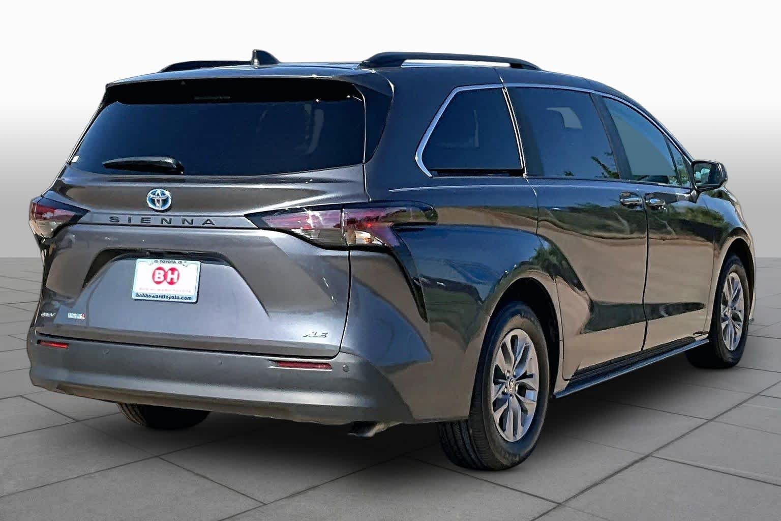 Used 2025 MAGNETIC GRAY METALLIC Toyota XLE Autono-MaaS image 13