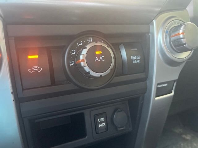 Used 2019 White Toyota SR5 Premium image 19