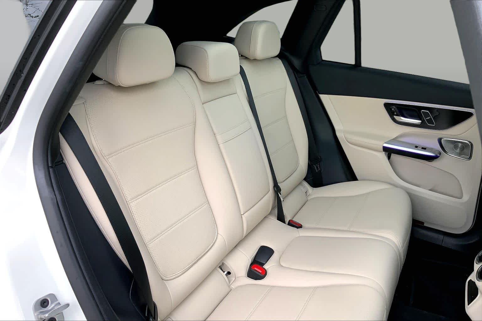 Certified Used 2025 Polar White Mercedes-Benz GLC 300 image 20