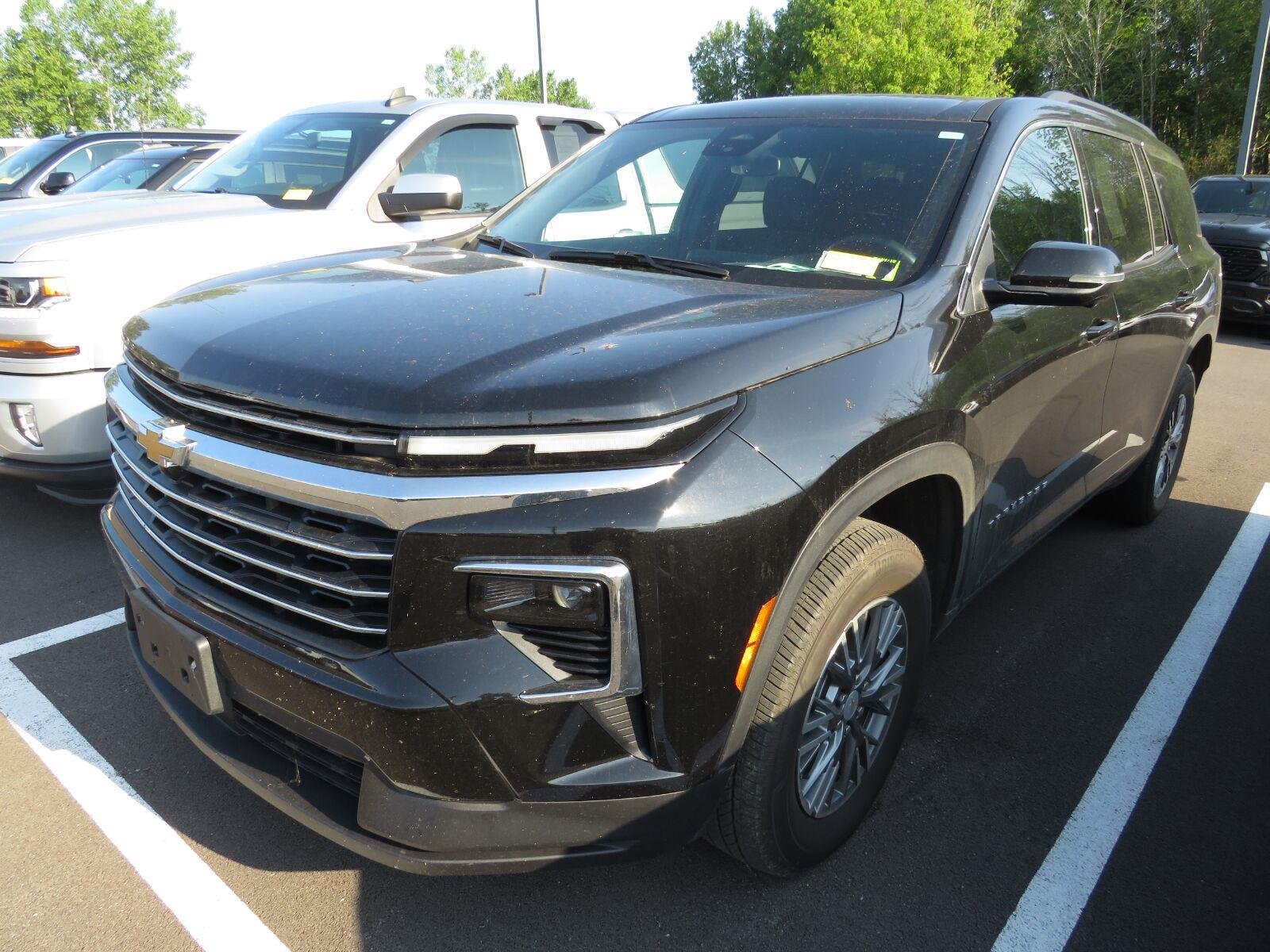 Used 2025 Mosaic Black Metallic Chevrolet AWD LT image 4