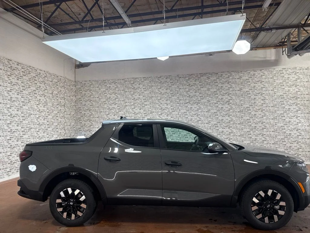 New 2027 Hampton Gray Hyundai SE image 8