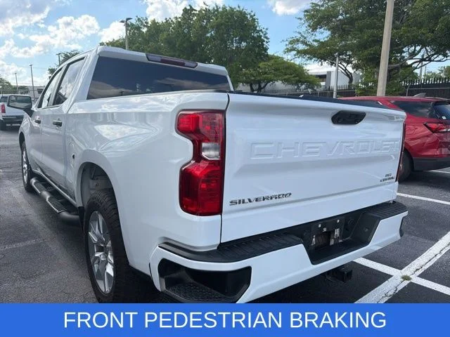 Used 2022 White Chevrolet Custom image 4