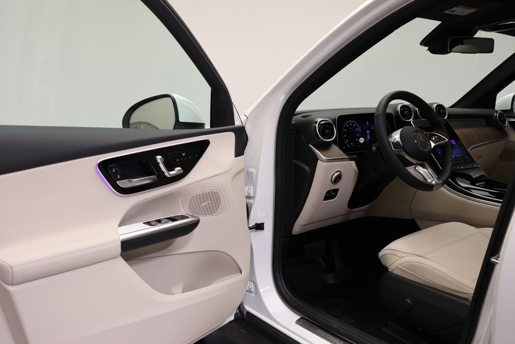 Used 2027 Polar White Mercedes-Benz GLC 300 image 34