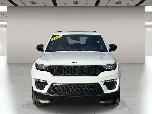 New 2025 Bright White Clear-Coat Exterior Paint Jeep Limited image 9