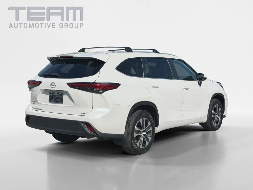 Used 2023 Beige Toyota XLE image 7