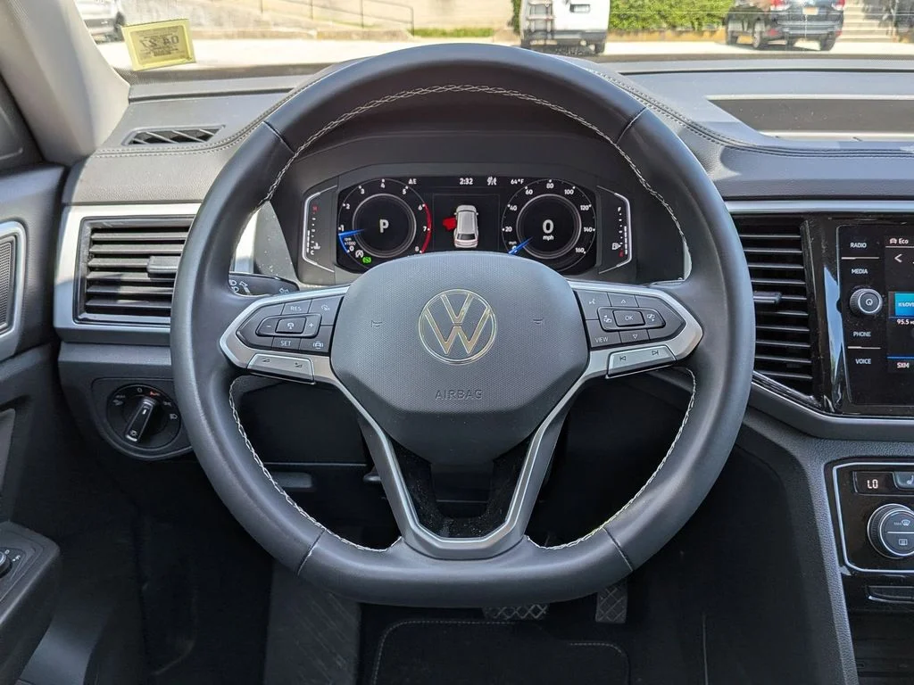 Used 2023 Black Volkswagen 2.0T SE w/Technology image 17