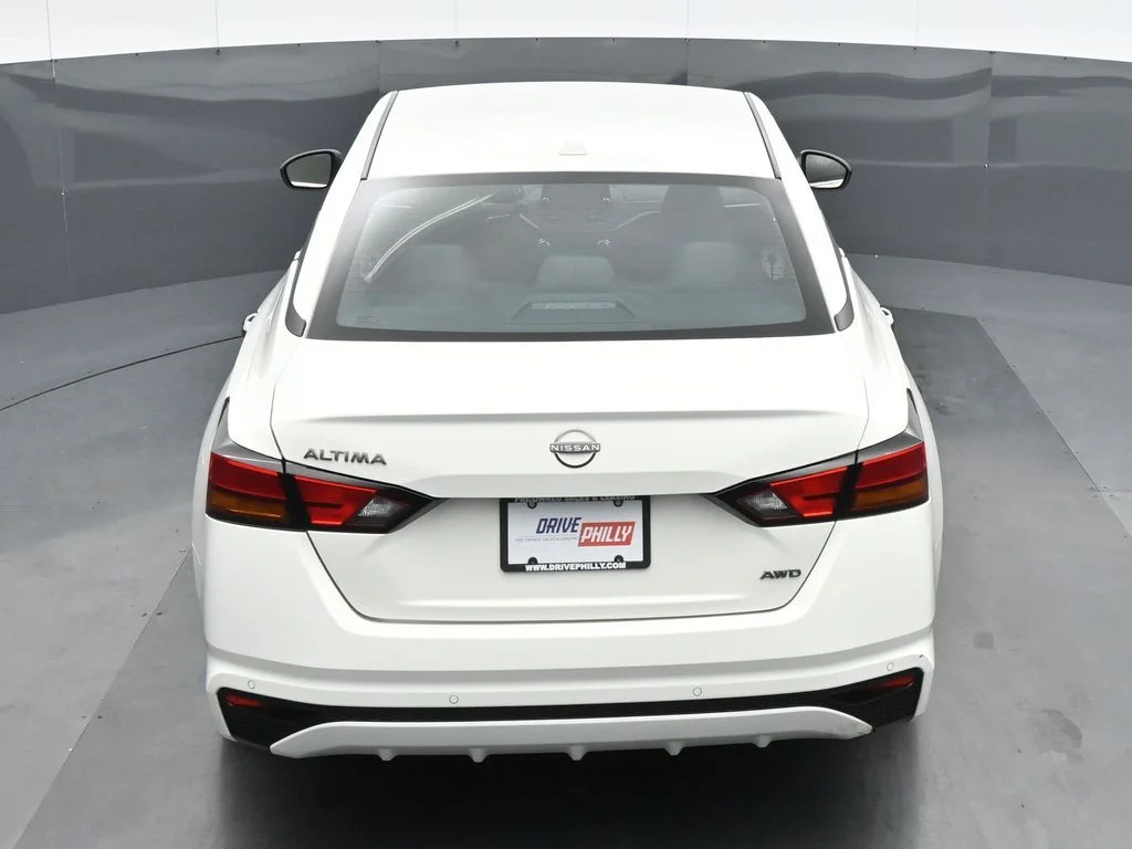 Used 2025 White Nissan 2.5 SV image 20