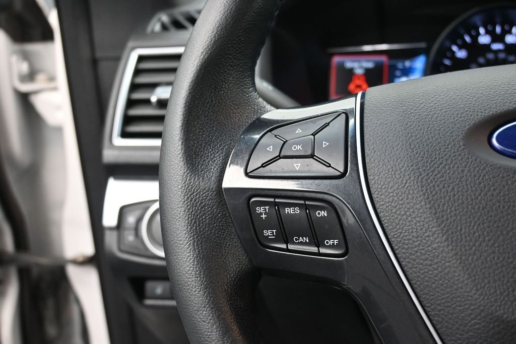 Used 2017 White Ford Limited image 6