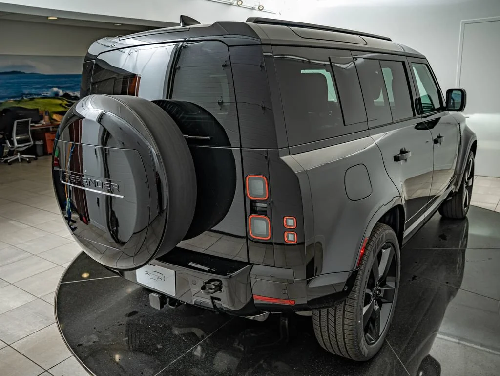 New 2026 Santorini Black Land Rover X-Dynamic SE image 16