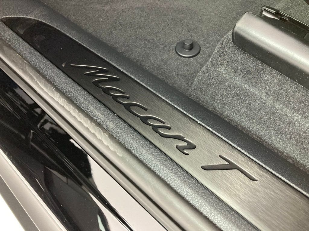 2026 Porsche Macan T - Photo 18