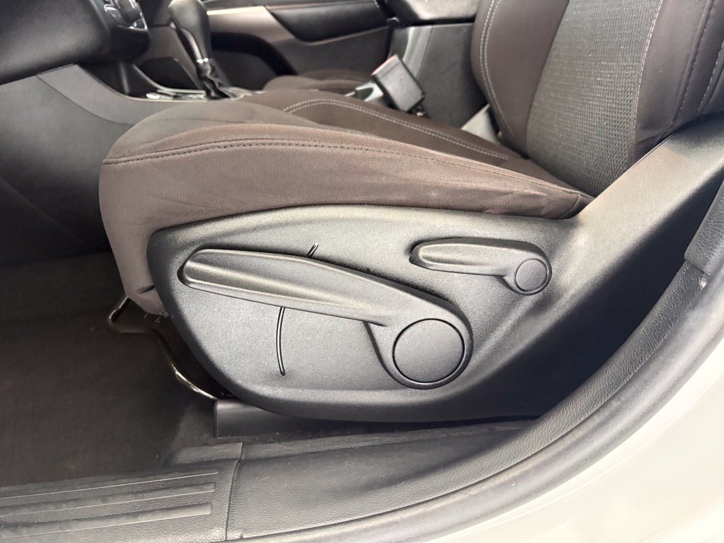 Used 2020 White Jeep Latitude image 26