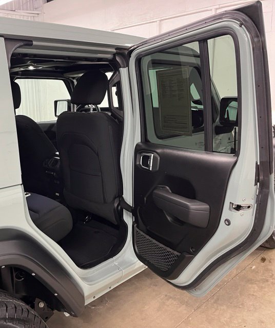 Used 2023 Silver Jeep Sport S image 19