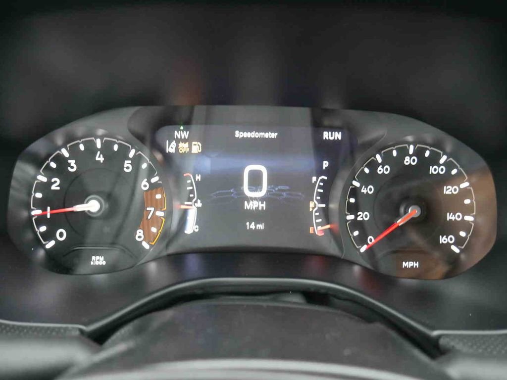 New 2026 White Jeep Latitude image 38