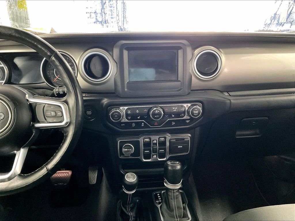 Used 2018 Silver Jeep Unlimited Sahara image 18