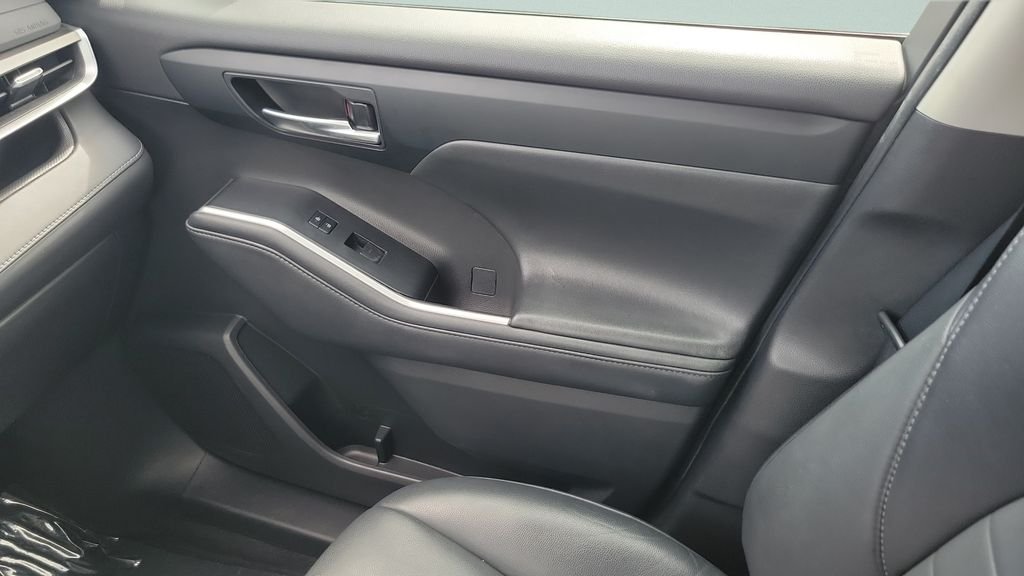 Certified Used 2022 Silver Toyota XLE image 13