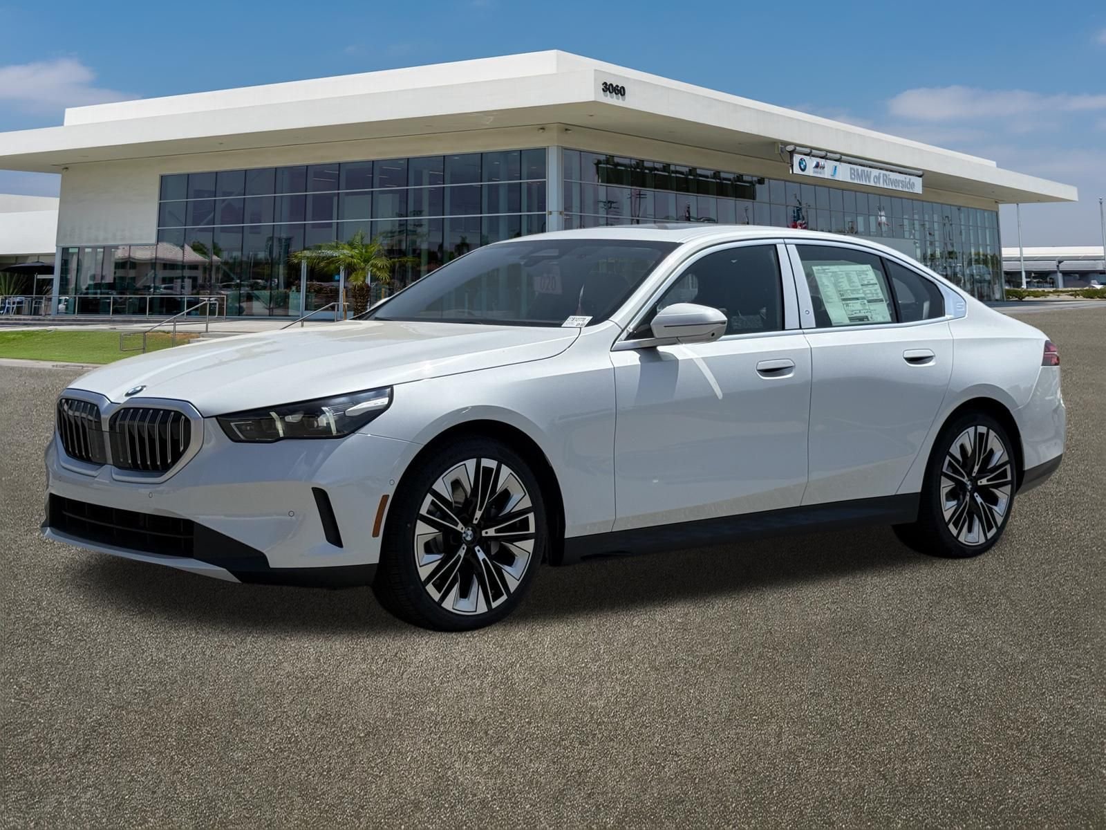 New 2027 Mineral White Metallic BMW 530i xDrive image 5