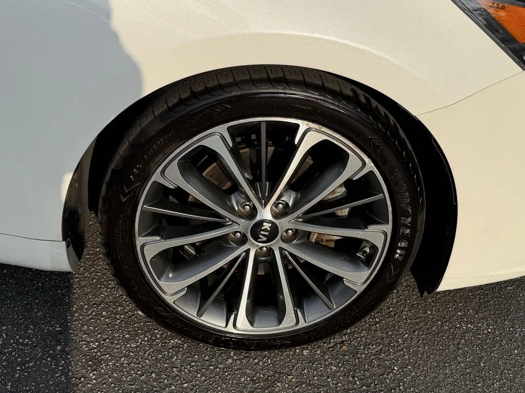 Used 2019 White Kia Technology image 20