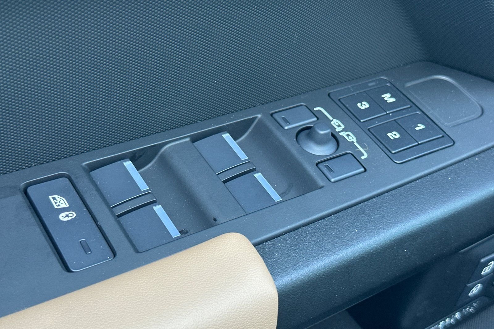 2026 Land Rover Defender V8 - Photo 11
