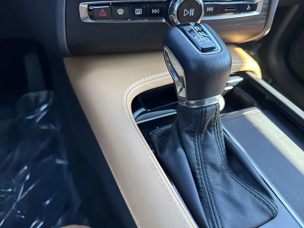 Used 2022 Blue Volvo T6 Inscription image 19