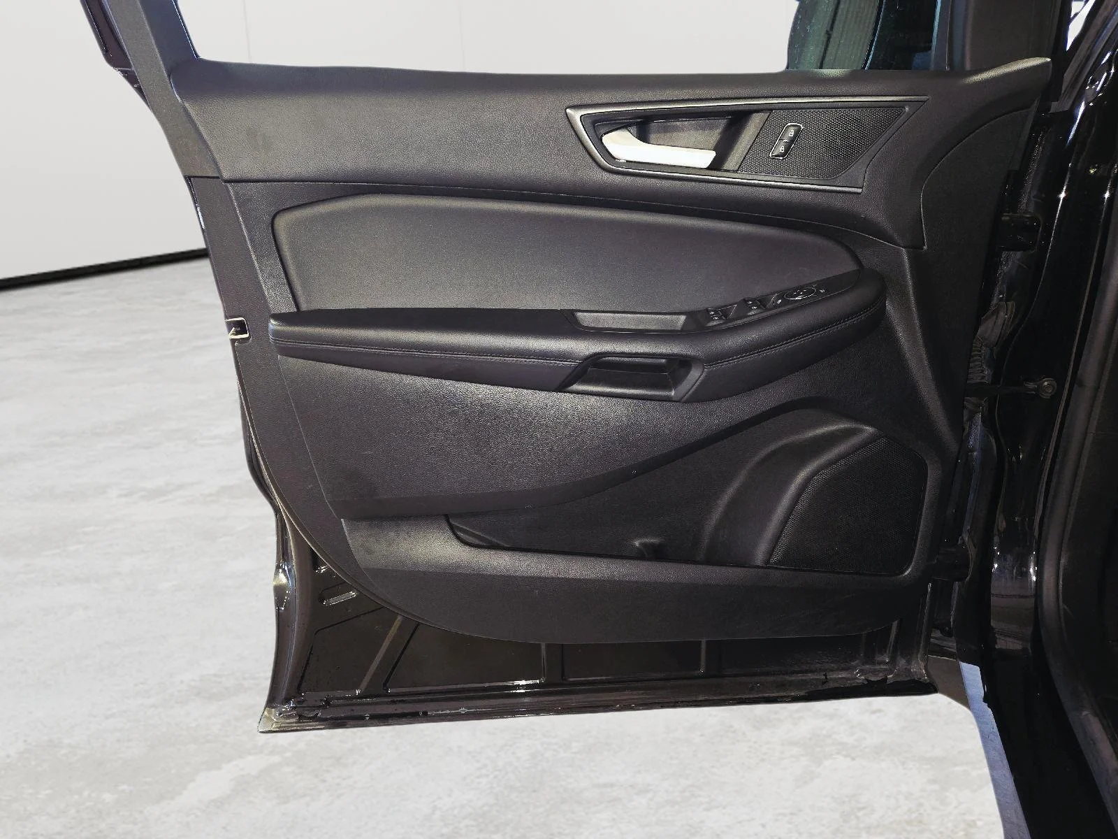 Used 2023 Agate Black Ford SE image 12