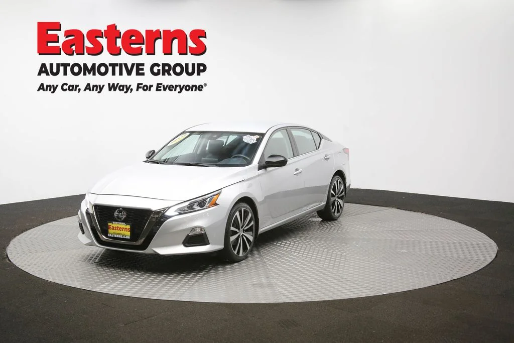 Used 2022 Silver Nissan 2.5 SR image 51
