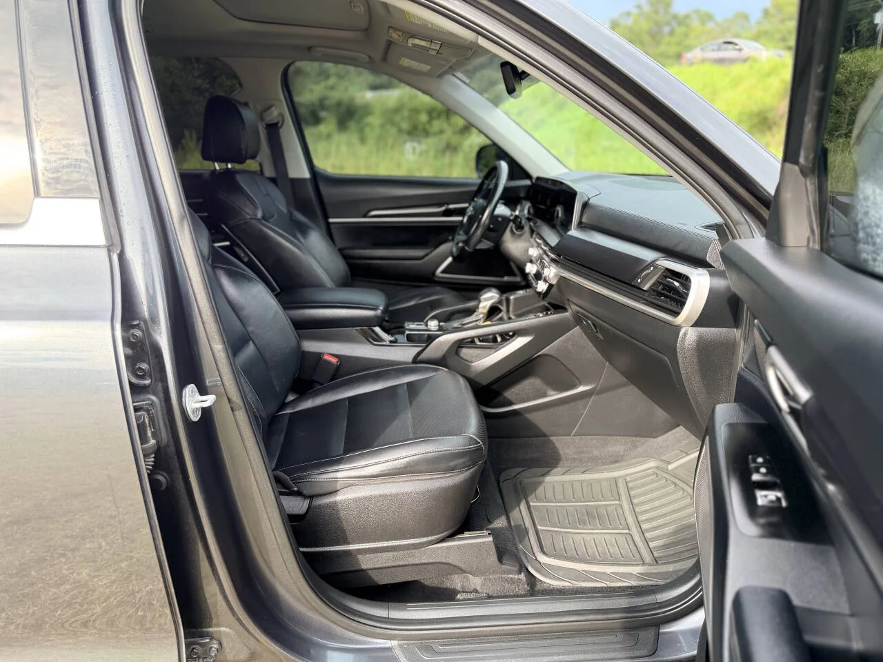 Used 2023 Gray Kia S 4dr SUV image 17