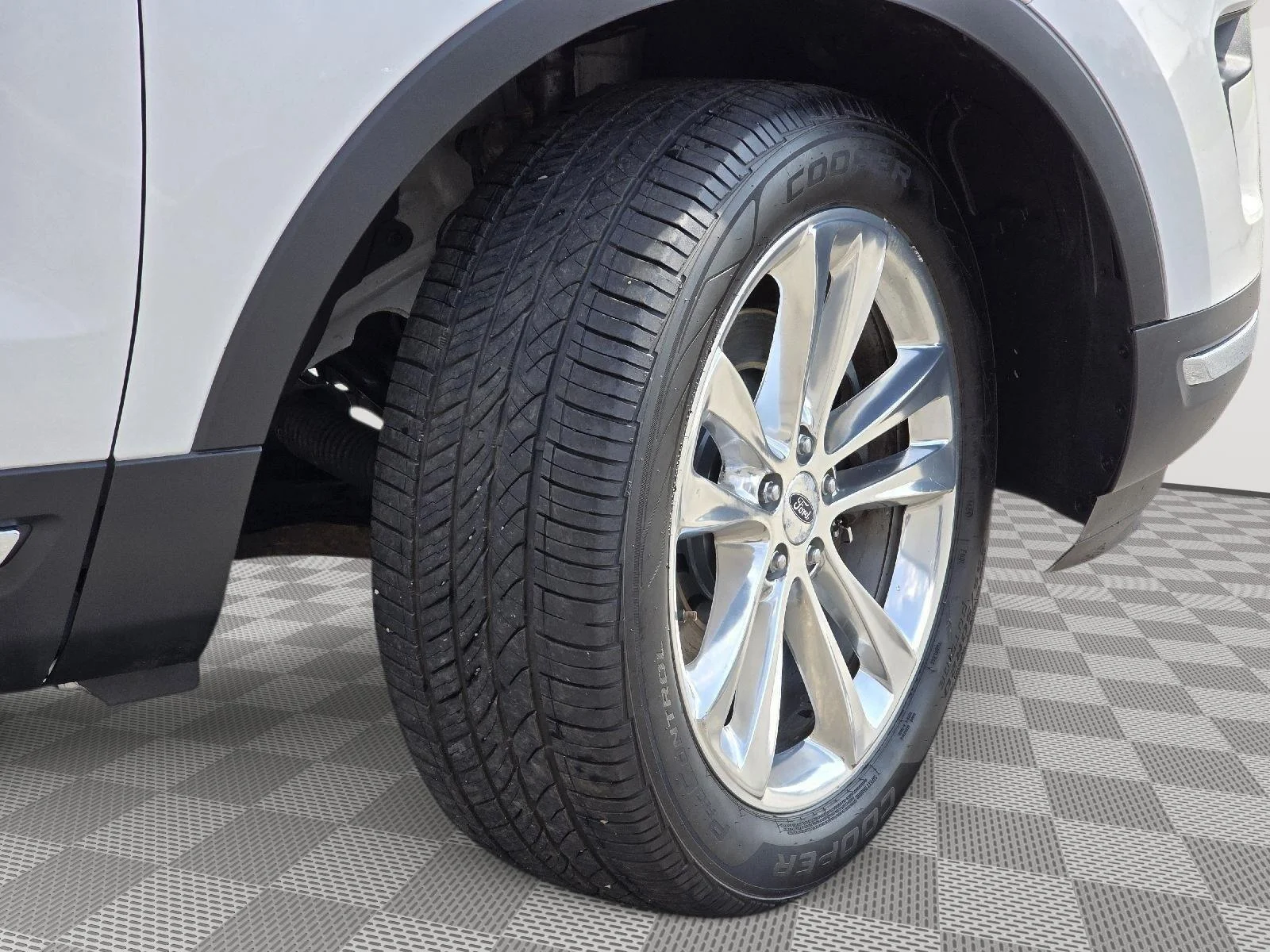 Certified Used 2019 White Platinum Metallic Tri-Coat Ford Limited image 10