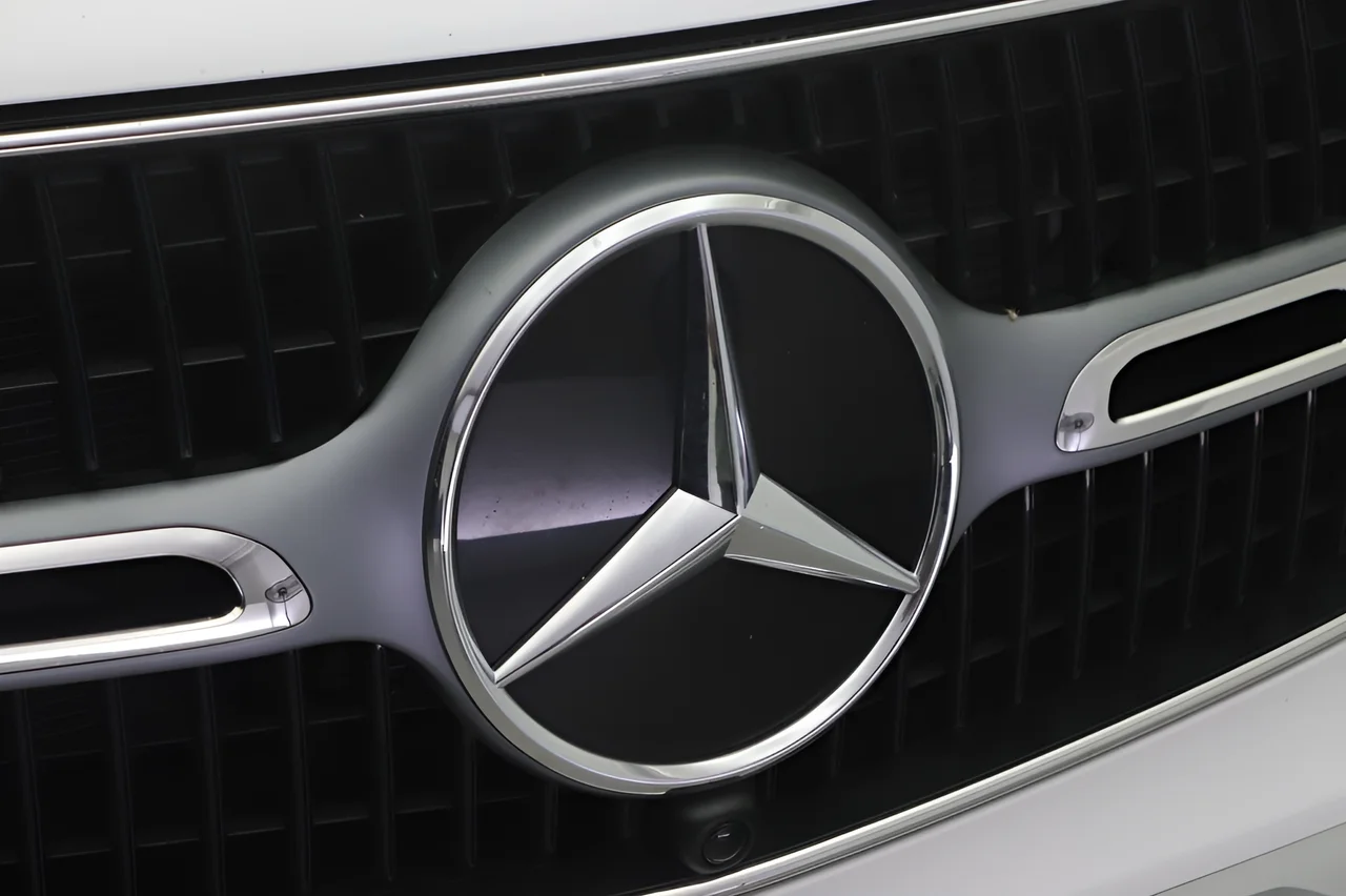 Used 2025 White Mercedes-Benz 350e 4MATIC® Plug in Hybrid image 26