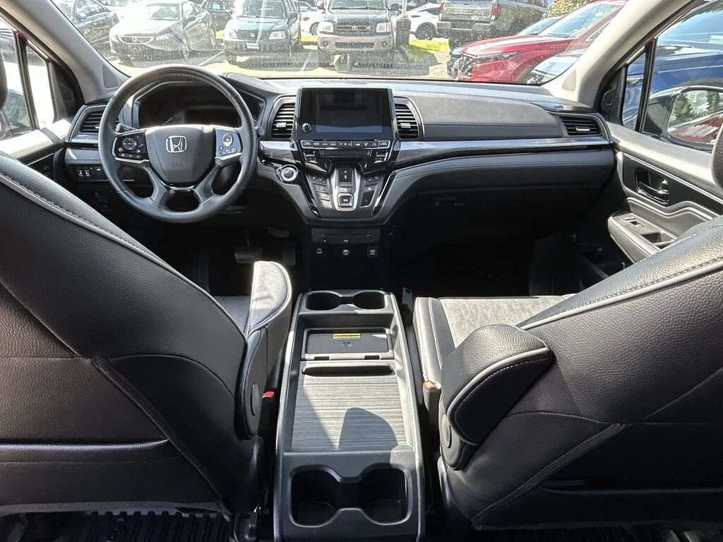 Used 2022 Radiant Red Metallic II Honda Touring No Accident History   Local BC   Clean Tit image 29