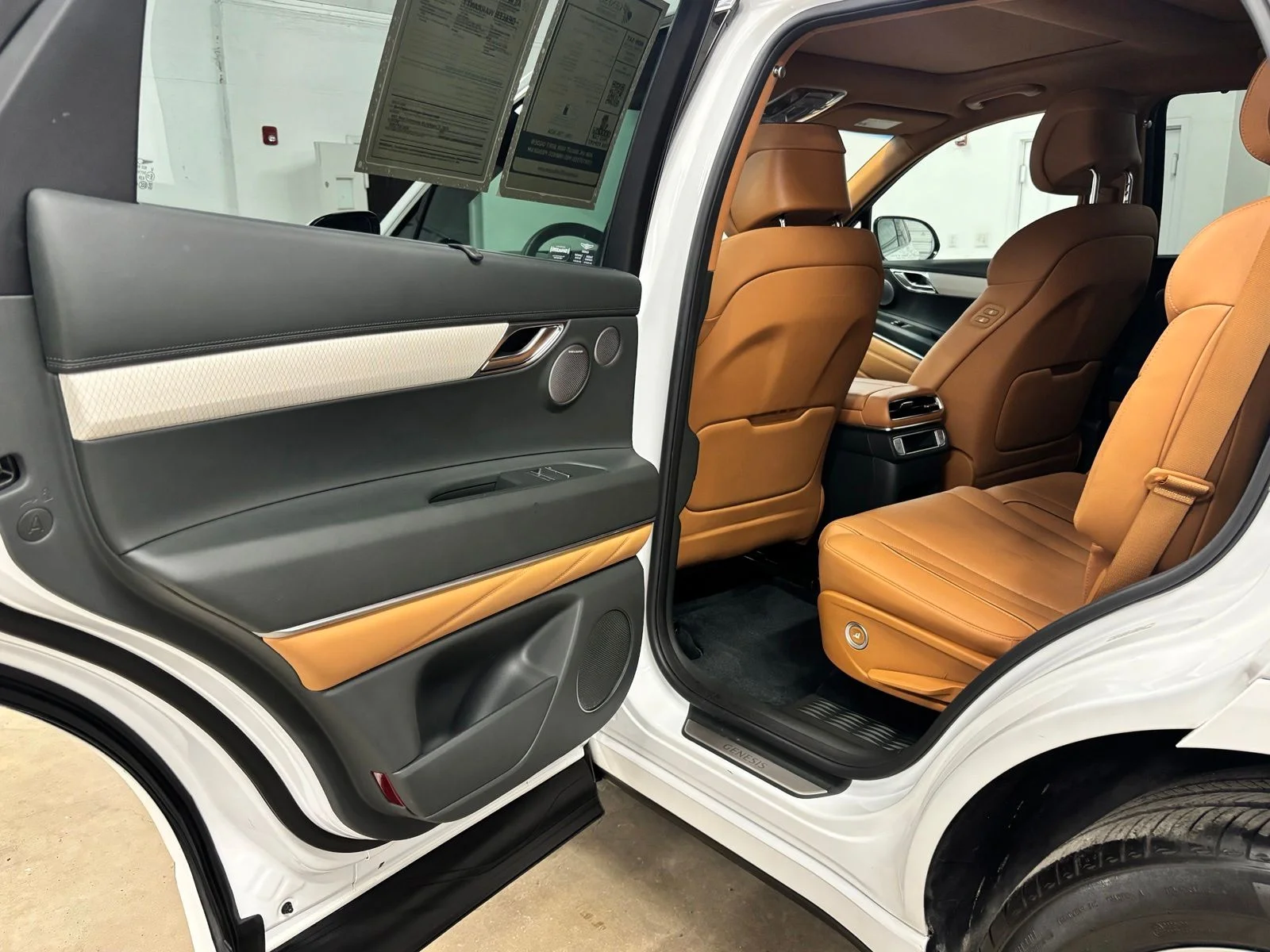 Used 2025 White Genesis 3.5T Advanced image 19