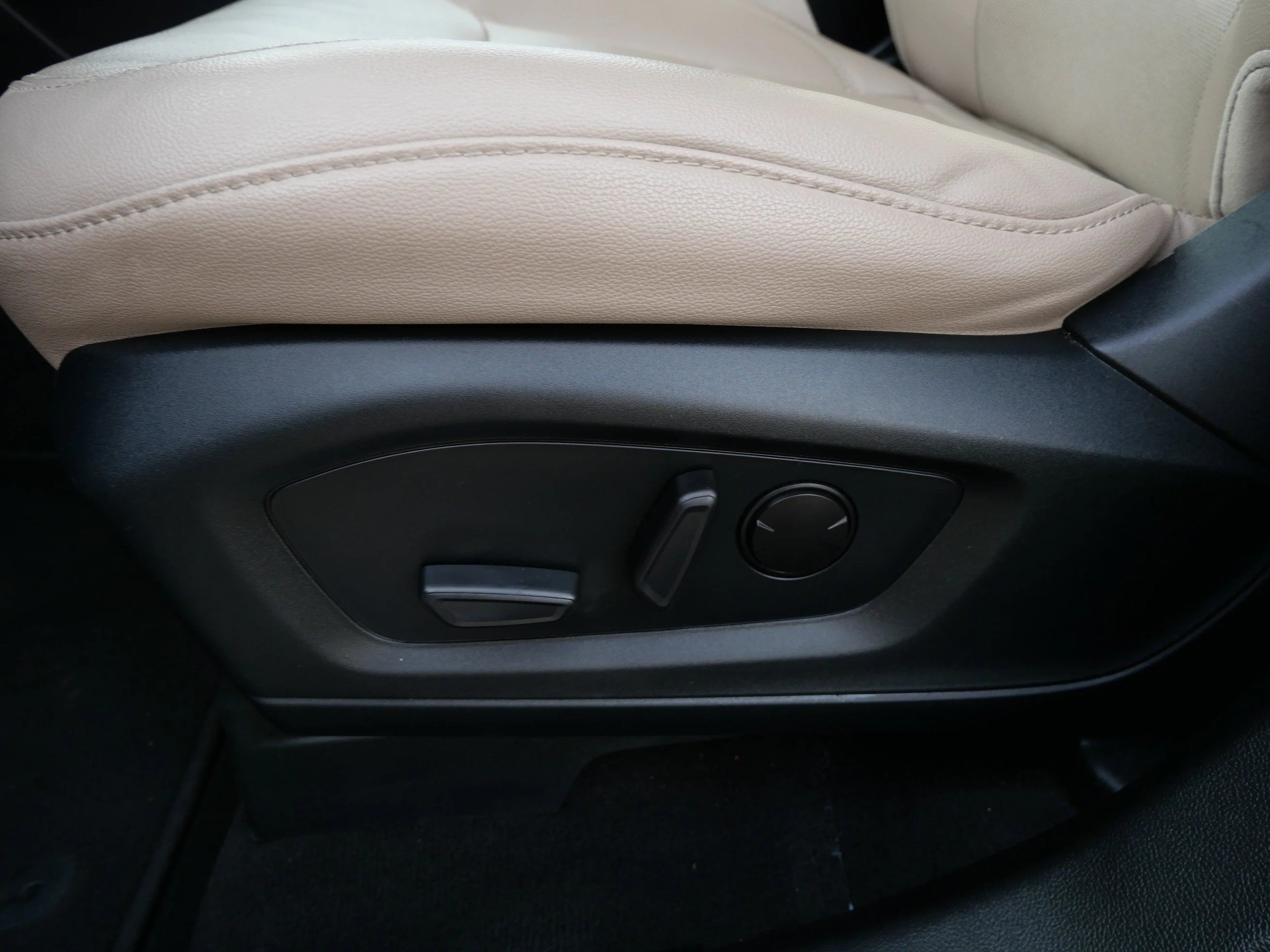 Used 2023 Agate Black Metallic Ford Limited image 22