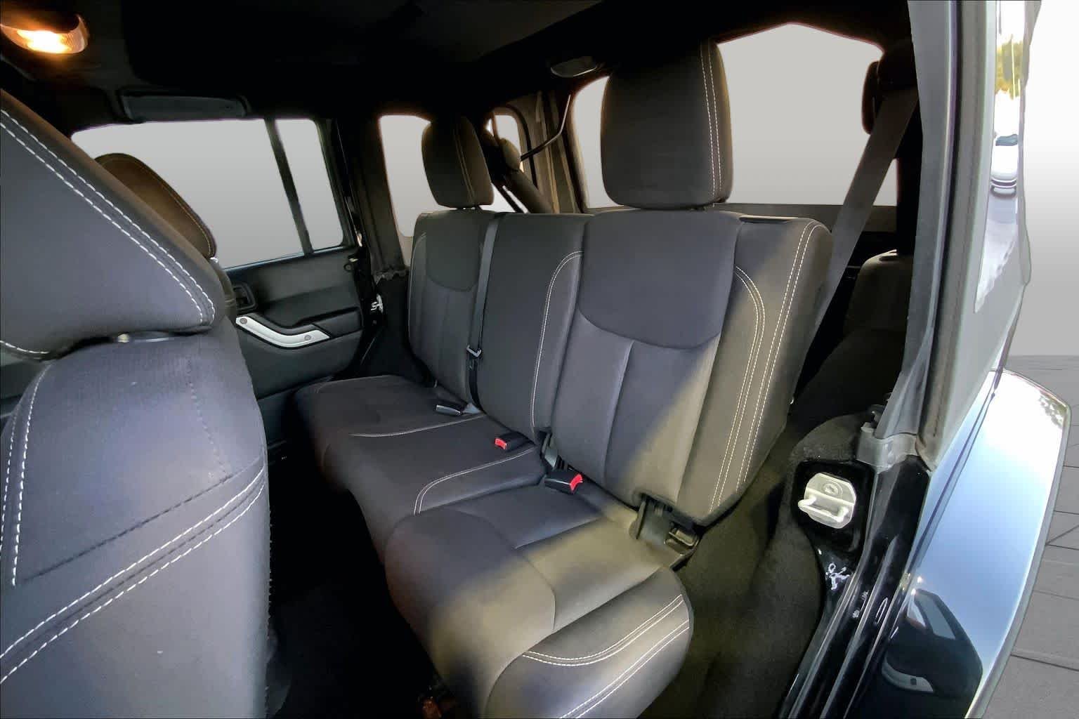 Used 2016 Black Clearcoat Jeep Sahara image 18