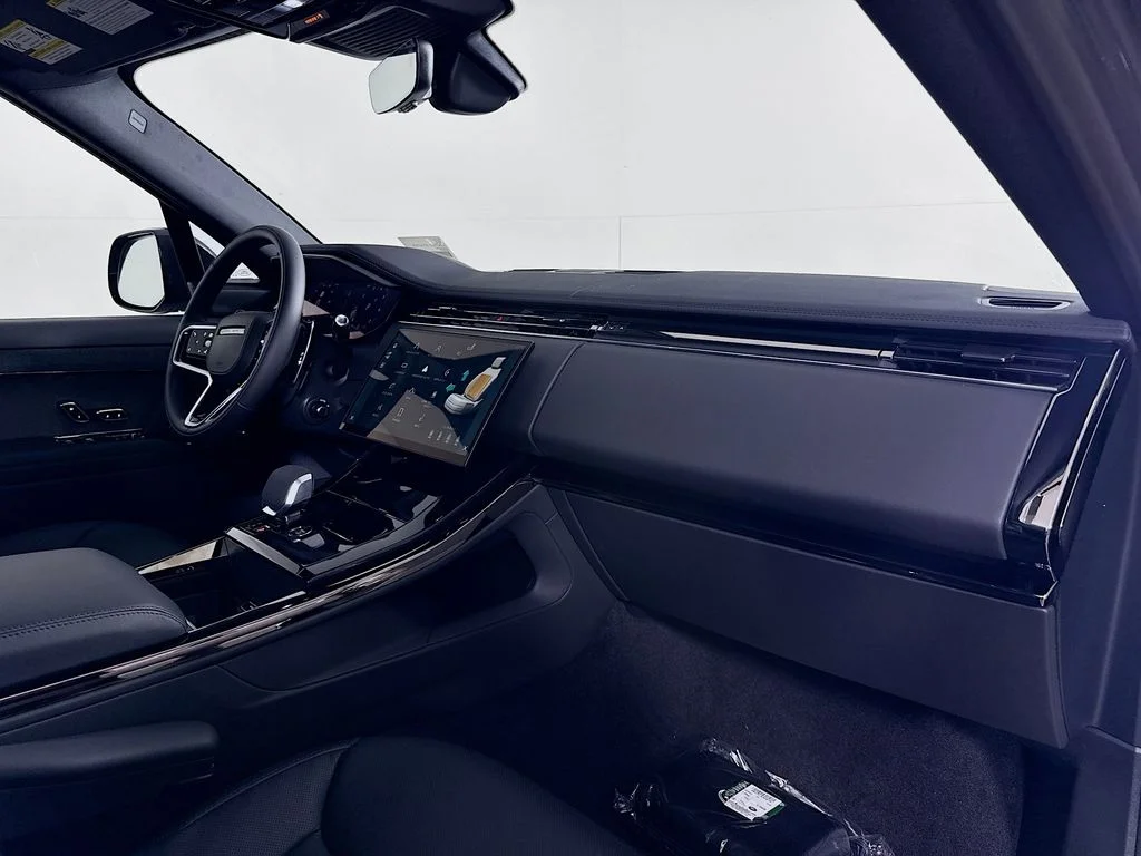 New 2026 Carpathian Grey Land Rover SE image 31