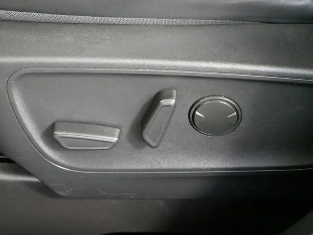Used 2025  Ford Platinum image 15